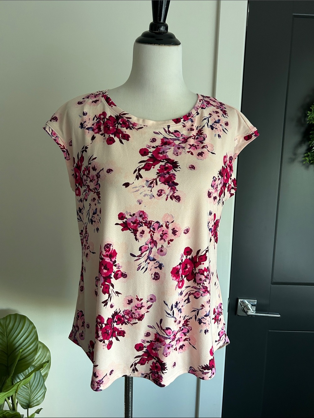 🌸🌺 M Floral Cap-Sleeve floral Top in Pink lavender fuchsia